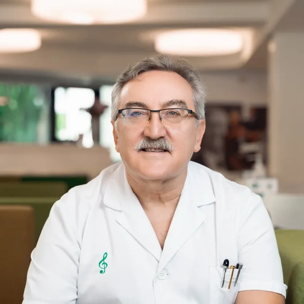 Dr. Ferran García