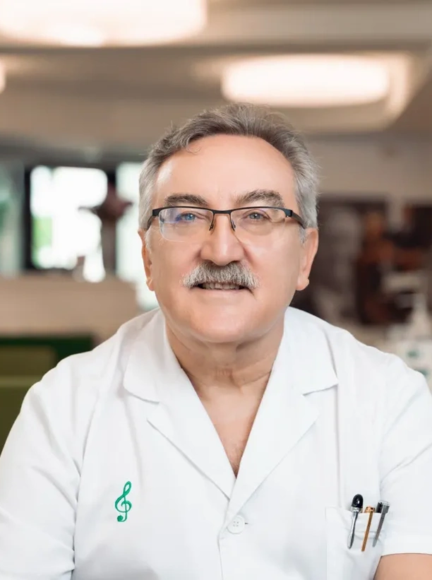Dr. Ferran García